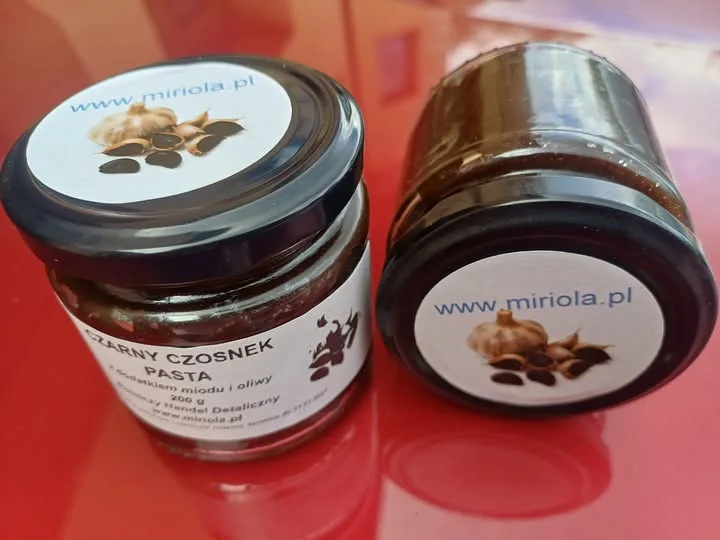 Czarny czosnek Pasta z dodatkiem miodu < 5%